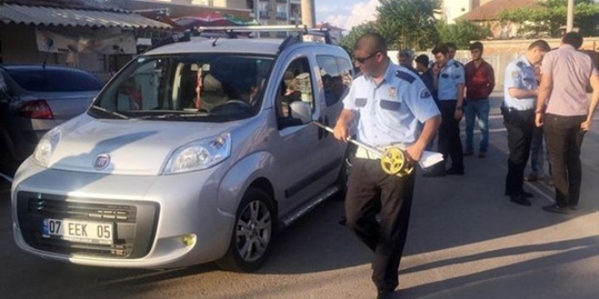 Antalya'da 4 yaşındaki çocuk kamyonetin altında can verdi