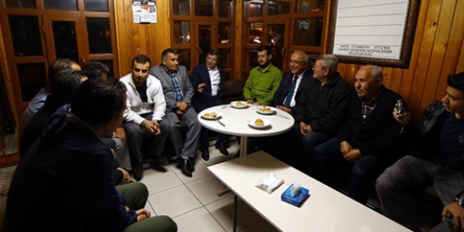 Başbakan Davutoğlu'ndan taksi durağı ziyareti