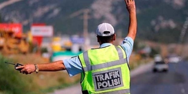Emniyet müdürü, polise rüşvet teklif edince ortalık karıştı