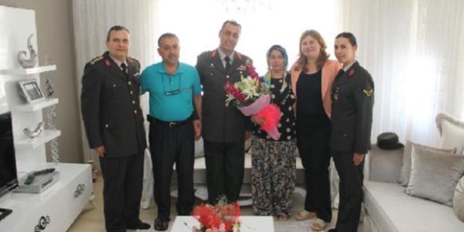 Tümgeneral Saldık'tan şehit ailesine anlamlı ziyaret