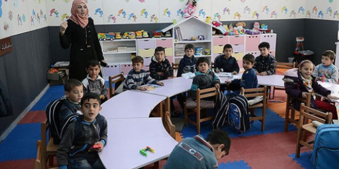 Kamplarda 80 bin öğrenci eğitim görüyor