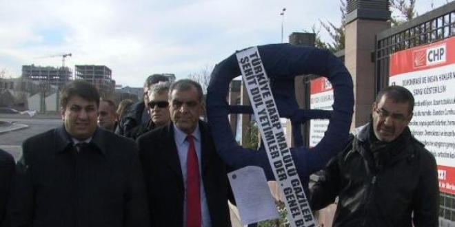 Gazilerden CHP'ye siyah çelenk
