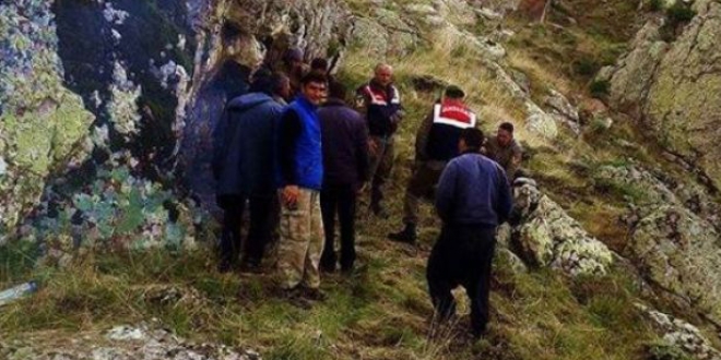 Niğde'de DAEŞ'e ait telsiz ve silah bulundu