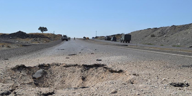 Tunceli'de karayoluna yerleştirilen 200 kiloluk bomba imha edildi