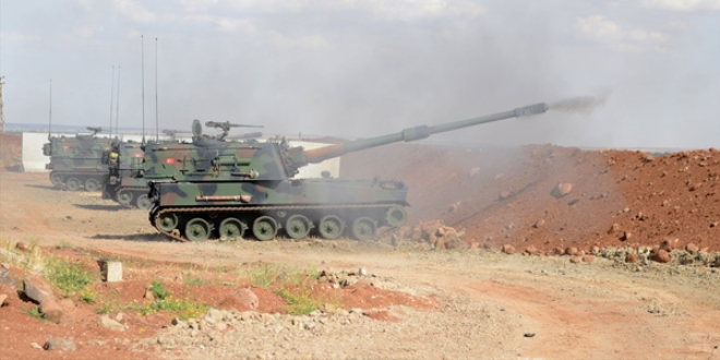Fırtına obüsleriyle, Suriye'deki DAEŞ hedefleri vuruldu