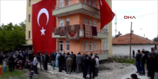 Şehit polis Ahmet Çam'ın ana ocağına ateş düştü