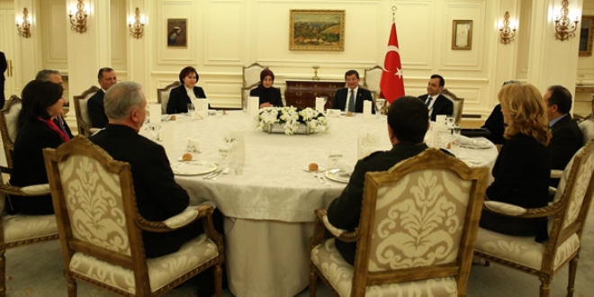 Davutoğlu, yüksek yargı kurumlarının başkanlarıyla bir araya geldi