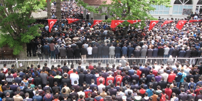 Şehit polis Çam, gözyaşları arasında toprağa verildi
