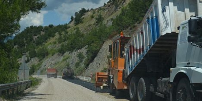 Karayollarında 3 yerde yenileme çalışması var