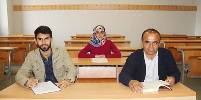 Oğlu ve kızıyla aynı üniversitede okuyor