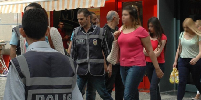 Telefon dolandırıcısı 53 kişi 8 katlı 'çağrı merkezinde' yakalandı