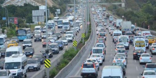 TEM'deki çalışma trafiği kilitledi