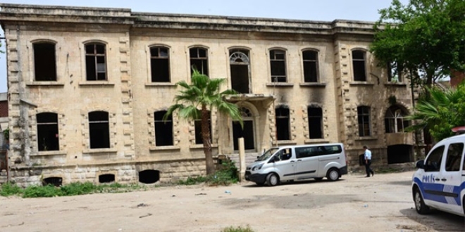 Bir ceset boş polis binasında bulundu