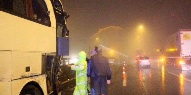 Bolu Dağı çıkışında otobüs ile TIR çarpıştı