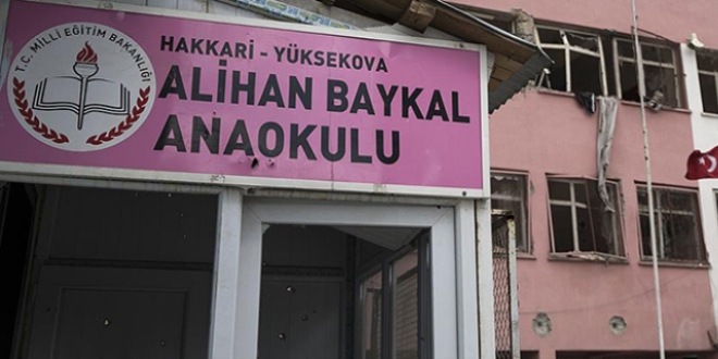 Teröristlerin harabeye çevirdiği okullar için yıkım kararı