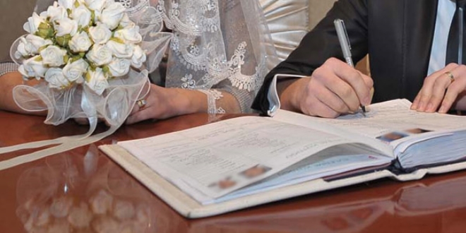 Evlenmek iin 'sertifika' art