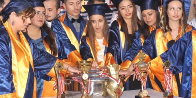 Üniversiteli aşçılardan tencere üstüne yemin