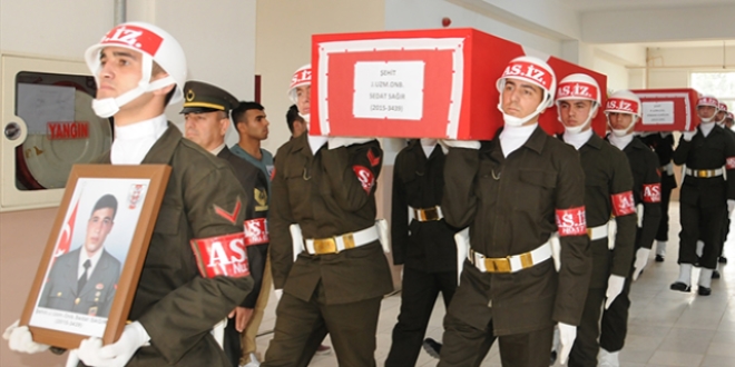 Şehitler düzenlenen törenin ardından memleketlerine uğurlandı