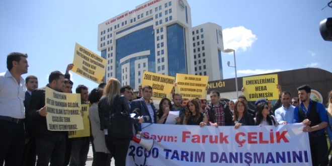 Tarım danışmanları Faruk Çelik'i protesto etti