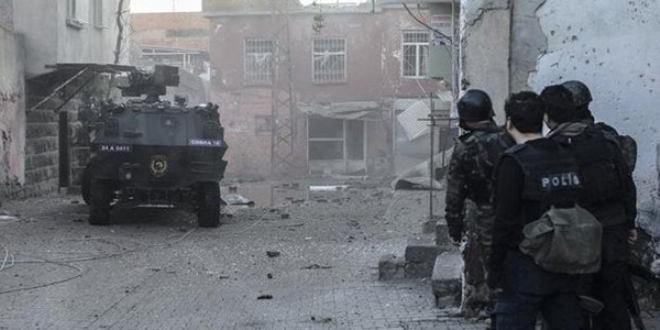 Nusaybin'de güvenlik güçlerine iki saldırı: 9 yaralı