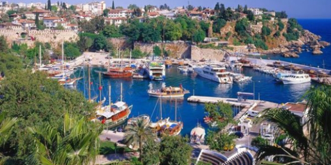Turizm sektörü resmi tatille hareketlendi