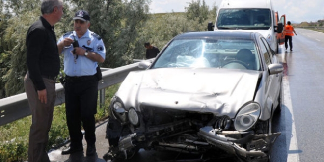 Kırıkkale'de zincirleme kaza: 3'ü polis 4 yaralı