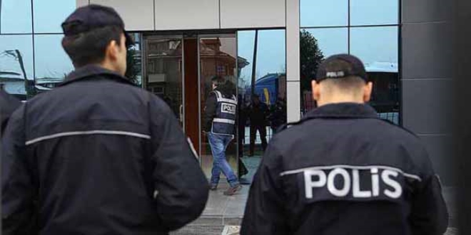 Antalya'da 1'i diş hekimi 4 kişi gözaltına alındı
