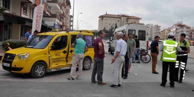 Antalya'da trafik kazası: 11 yaralı