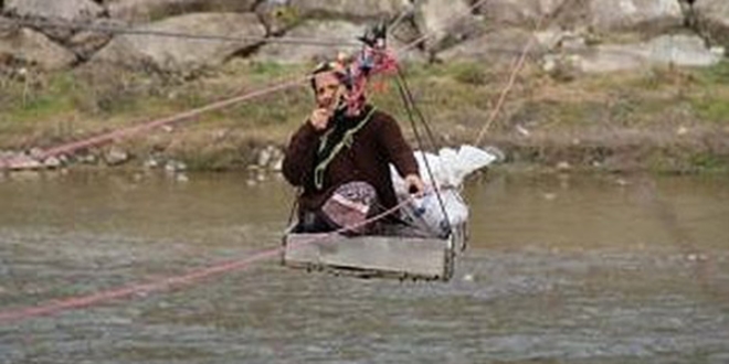 Karadenizlilerin tehlikeli ulaşım aracı 'ilkel teleferikler'
