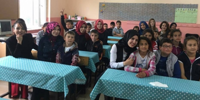 Üniversitelilerden ilkokul öğrencilerine eğitim desteği