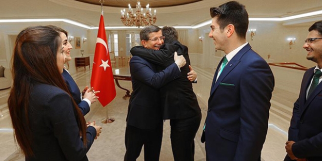 Başbakan Davutoğlu, gençleri kabul etti