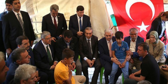 Binali Yıldırım bombalı saldırıya 16 kurban veren köyde