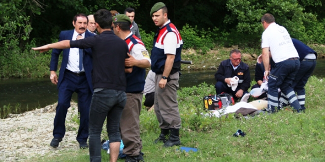 Lise öğrencisi serinlemek için girdiği derede boğuldu