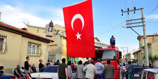 Şehit Uzman Çavuş Tek'in ailesine acı haber verildi