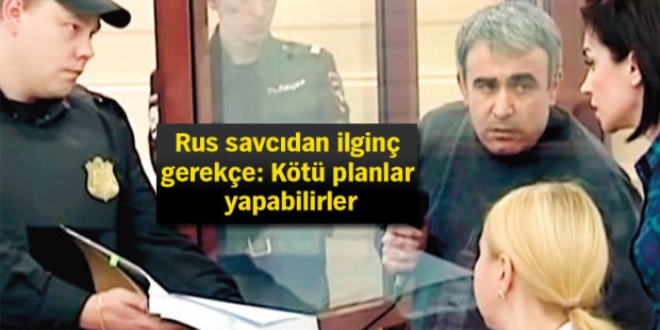 Rusya'da tutuklanan Aziz Şenel'i eşiyle Türkçe konuşturmadılar