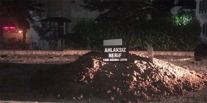 CHP'li O vekilin evine bir kamyon tezek döküldü