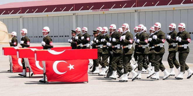 Mardin'de şehit askerler için tören düzenlendi