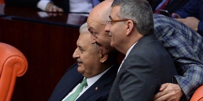 Meclis'te Binali Yıldırım'a yoğun ilgi