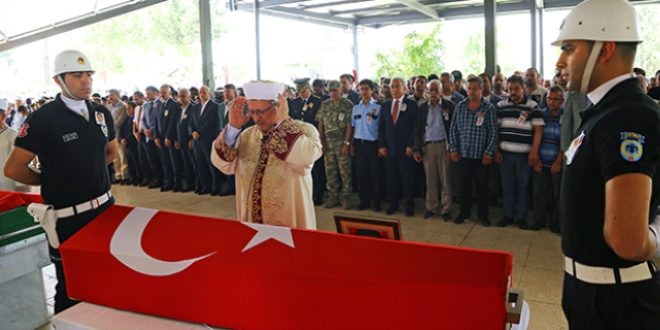 Şehit polis Yılmaz Bozkurt son yolculuğuna uğurlandı