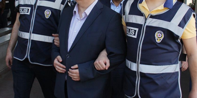 Memurlarında aralarında bulunduğu 25 kişi gözaltında