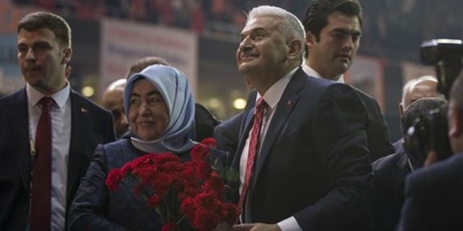AK Parti 2. Olağanüstü Büyük Kongresi başladı