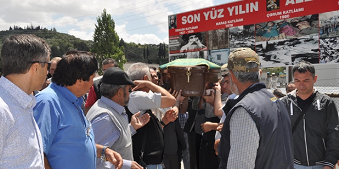 MHP'li eski bakann cenazesi cemevinden kaldrld