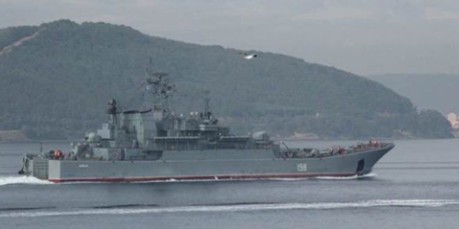 Rus savaş gemisi Çanakkale Boğazı'ndan geçti