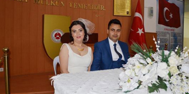 Boşanmak için değil, evlenmek için adliyeye geldiler