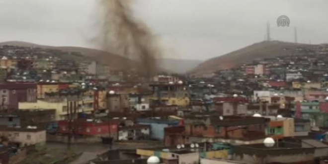 Nusaybin'deki şiddetli patlamalar ilçe dışından görülüyor