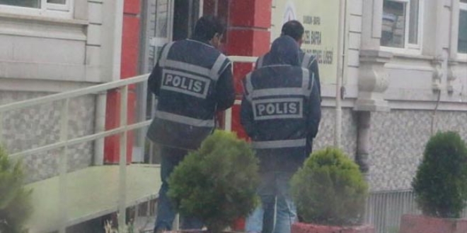 Samsun'da 2 okul ve 2 öğrenci yurdunda arama yapıldı
