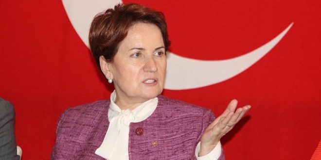 Akşener, 'Başbuğ Meral' sloganlarına tepki gösterdi