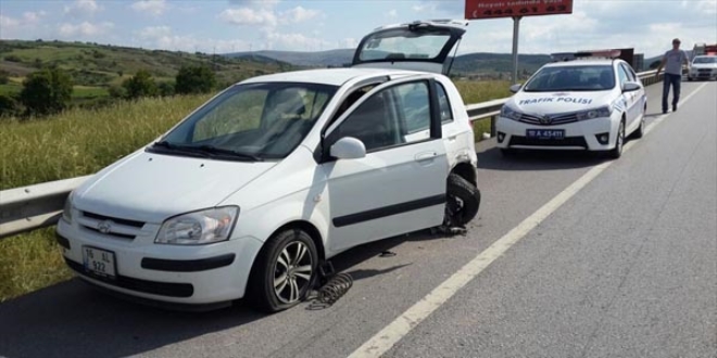 Otomobilinin lastiğini değiştirirken canından oldu