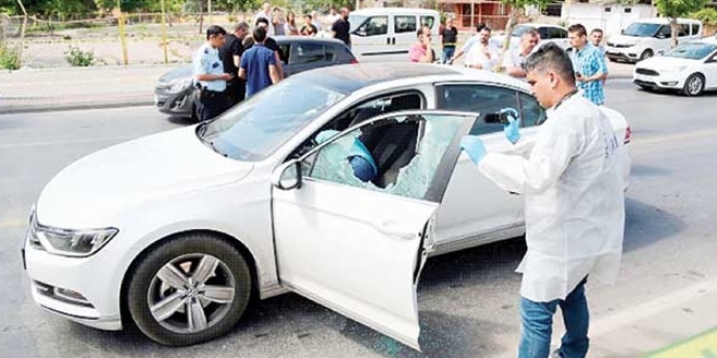 Kırmızı ışıkta iş adamına infaz