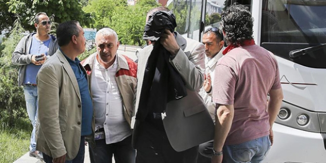 Devletten aldıkları 200 bin lirayı FETÖ/PDY'ye aktarmışlar